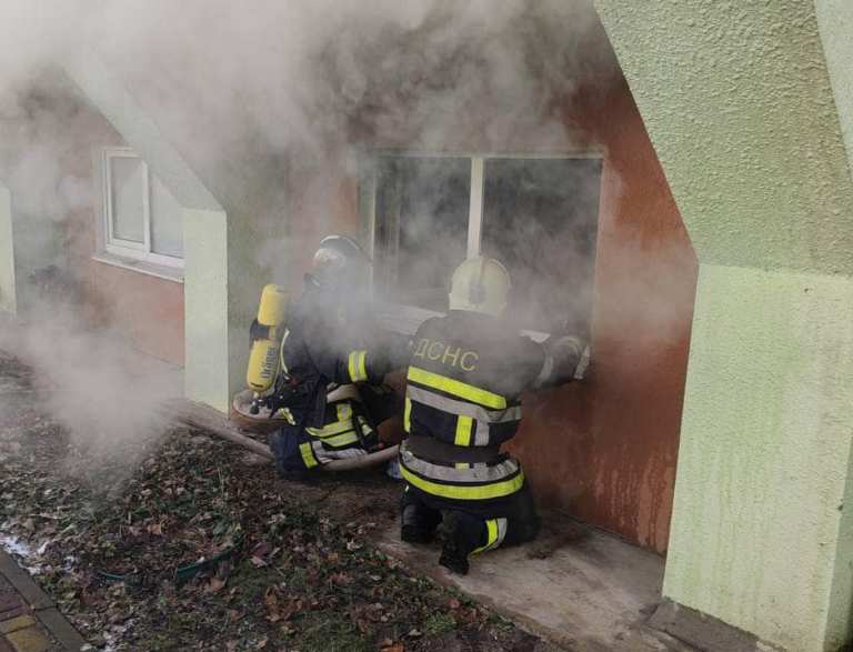 В Ирпене – пожар в пятиэтажке: причины выясняет полиция