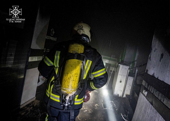 У Києві спалахнула пожежа у фітнес-центрі