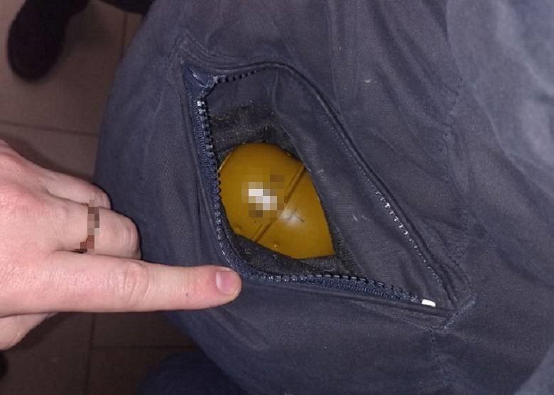 В Киеве у пассажира метро нашли боевую гранату