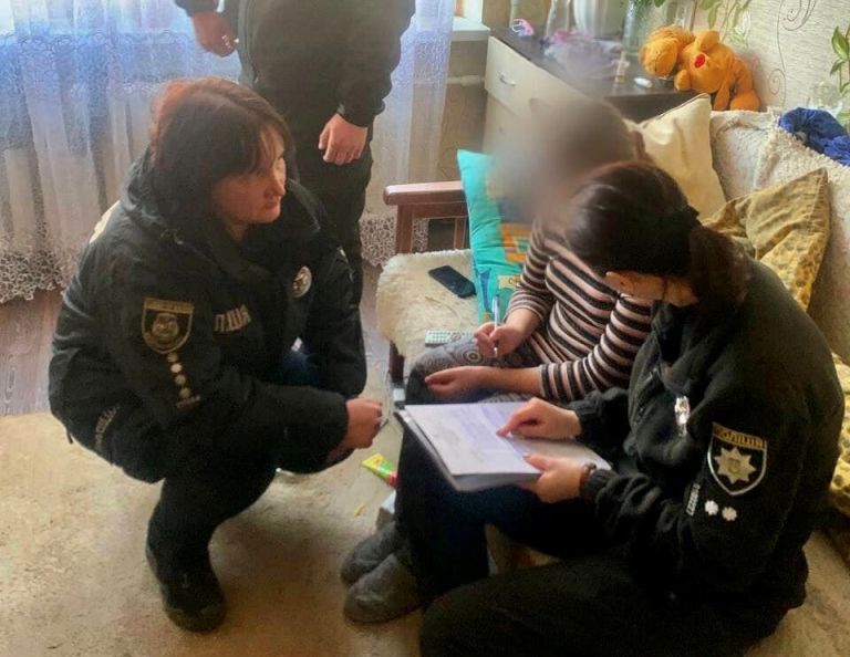 Под Киевом девочка пожаловалась в полицию на отца