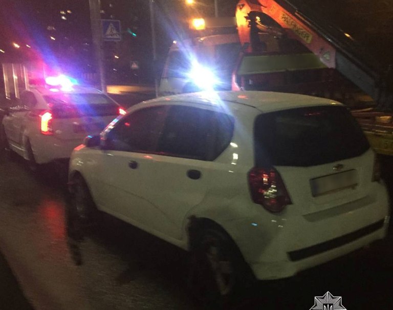 В Киеве пьяный водитель устроил ДТП и скрылся