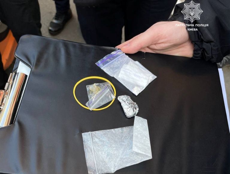 Киевлянка под "кайфом" перевозила наркотики