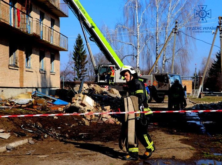 Девять погибших: последствия атаки "шахедов" по общежитию в Ржищеве