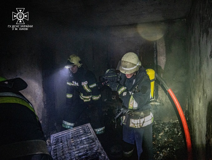 Киянин загинув через пожежу в квартирі: відкачати його не вдалося