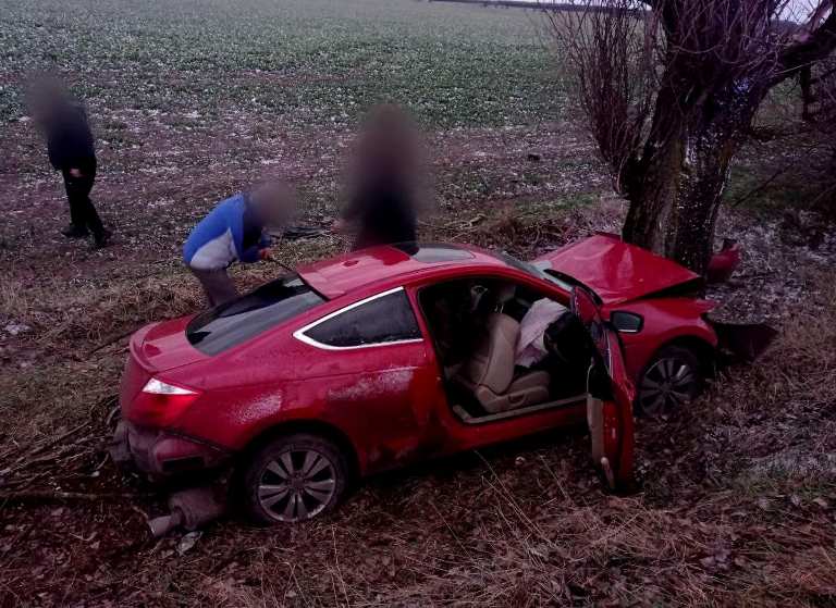 На трассе под Киевом авария, погиб пассажир легковушки