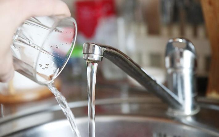 Жителей Оболони просят временно не пользоваться водой из крана