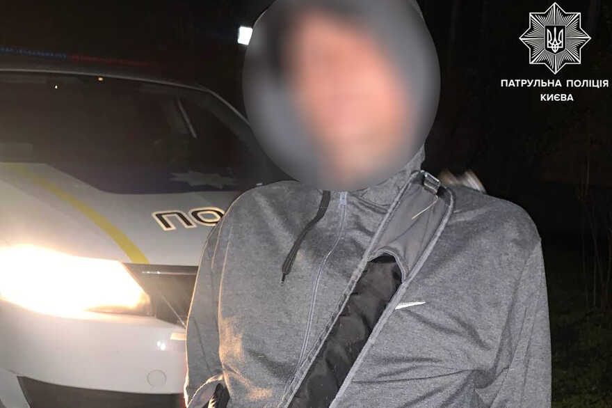 У Києві спіймали чоловіка, який вночі заліз у дитячий садок