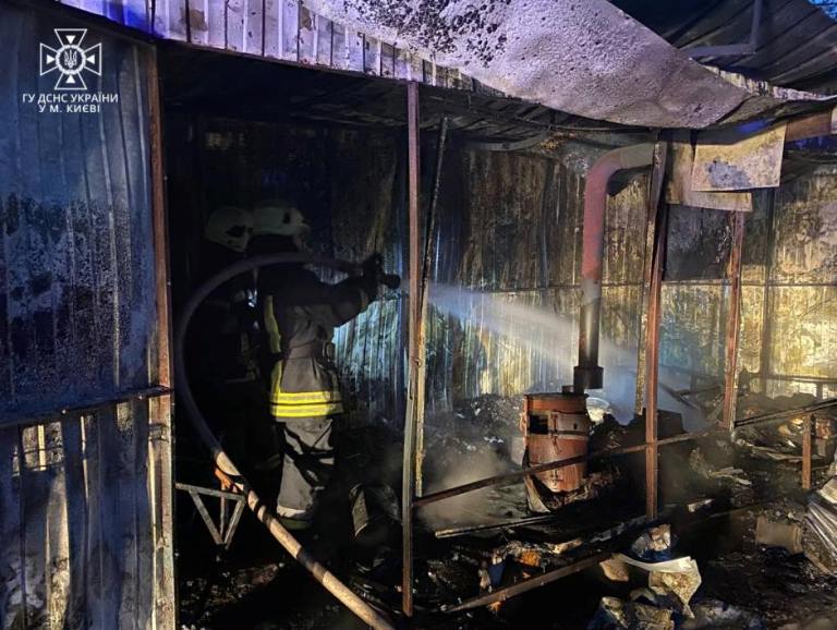 В Киеве - пожар, двое погибших