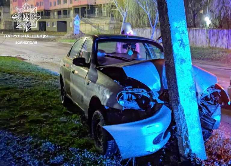 В Борисполе пьяный водитель врезался в столб