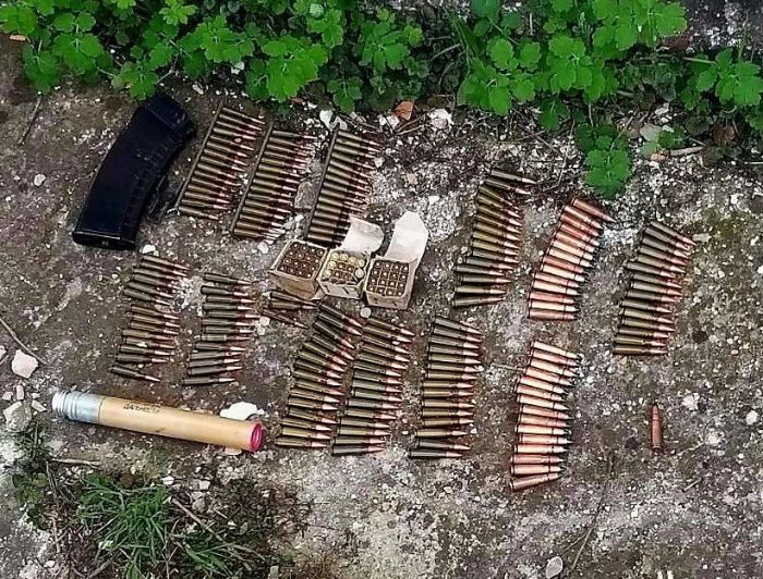 Под Киевом коммунальщики нашли набитую боеприпасами сумку