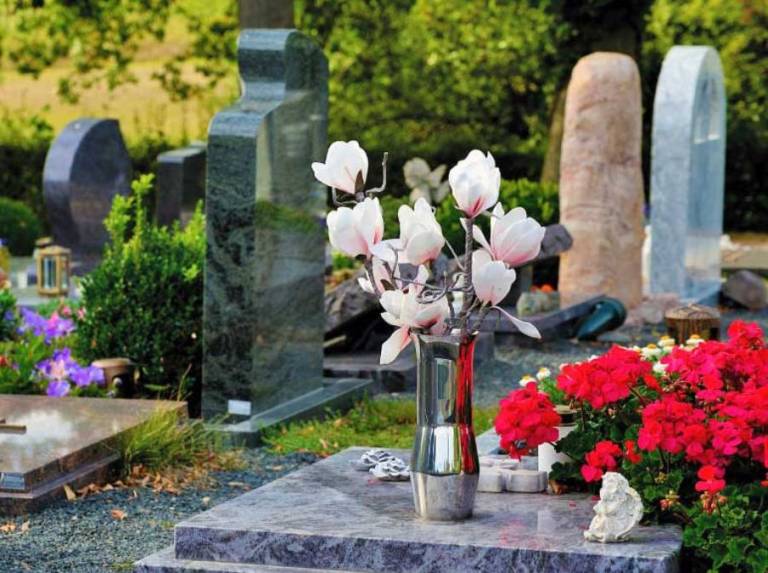 Киевлян просят не ходить на кладбища в поминальные дни