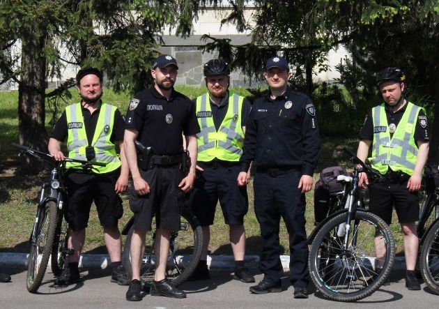 На вулиці Києва повернулись велопатрулі і кавалерія (фото)