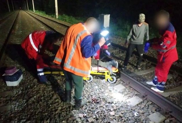 На Київщині підлітки каталися на вантажних вагонах: один із них травмувався (фото)