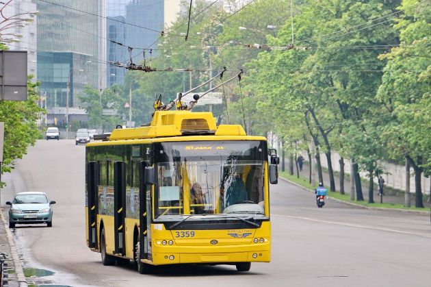 У Києві затримуються тролейбуси