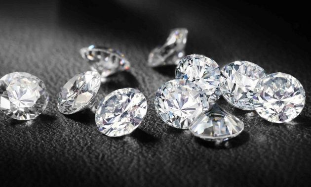 Підвіски з діамантами – неповторні прикраси для щасливих та успішних жінок