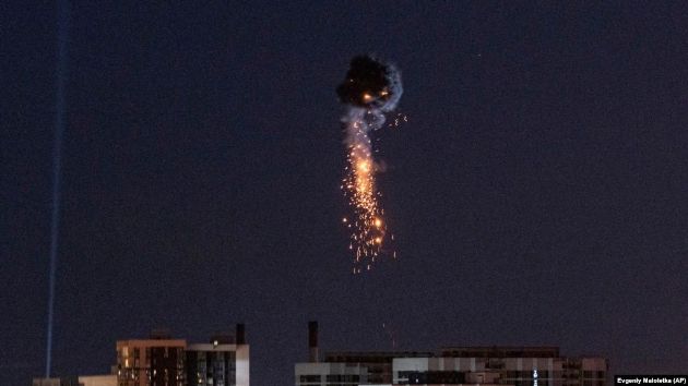 Чергова атака РФ на Київ: знищено понад 20 ракет, їхні уламки впали на місто