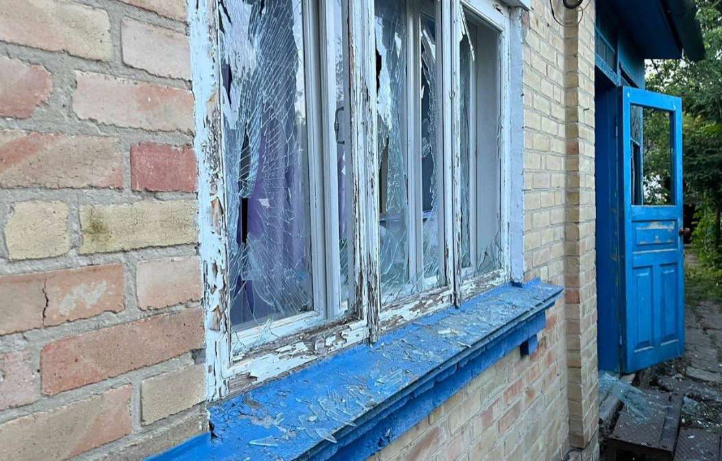 На Киевщине в результате падения обломков вражеских дронов-камикадзе повреждены жилые дома