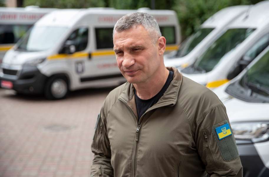 Кличко передал Киевскому территориальному центру социального обслуживания 11 новых спецавто для перевозки людей с инвалидностью
