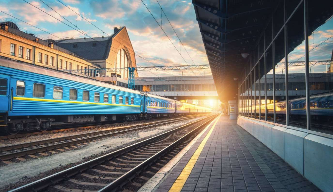 Поезда в Киев будут прибывать по измененному маршруту с задержкой до 1,5 часа