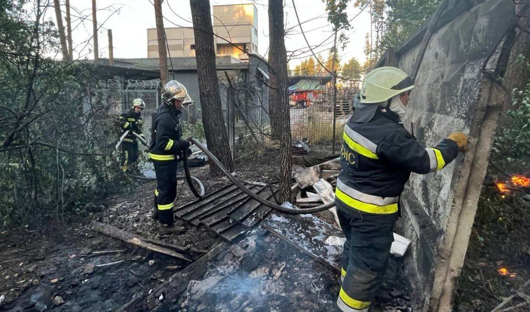 На подлете к Киеву ночью были уничтожены все ракеты, на Киевщине от падения обломков загорелось предприятие