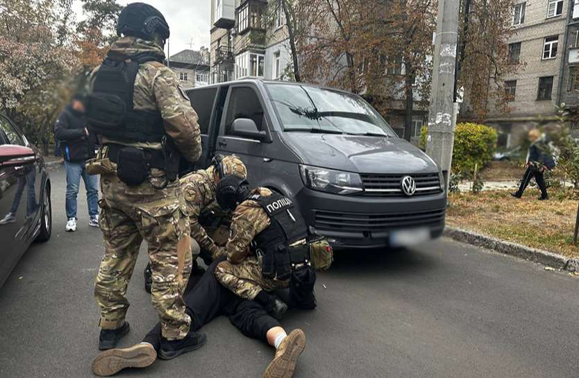 В Киеве правоохранители задержали торговца оружием и боеприпасами