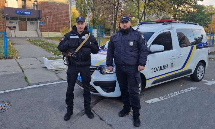 Правоохоронці Деснянського управління поліції врятували життя пенсіонерці