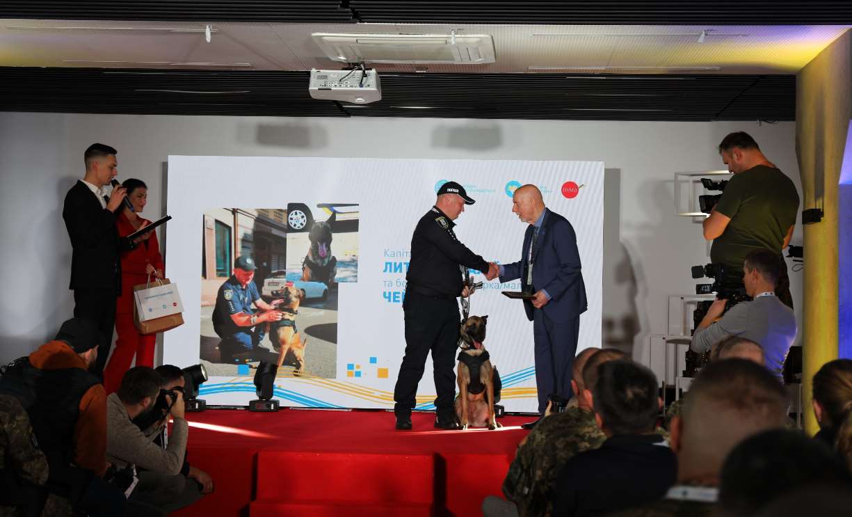 Столична поліцейська собака Чейз отримала нагороду