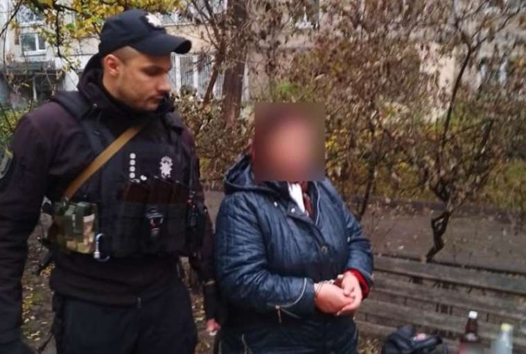 В Киеве правоохранители задержали женщину, которая тяжело ранила своего зятя