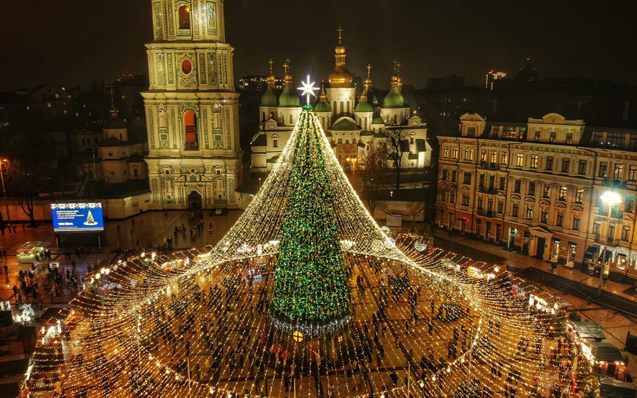 Главную елку страны, по традиции, установят на Софийской площади