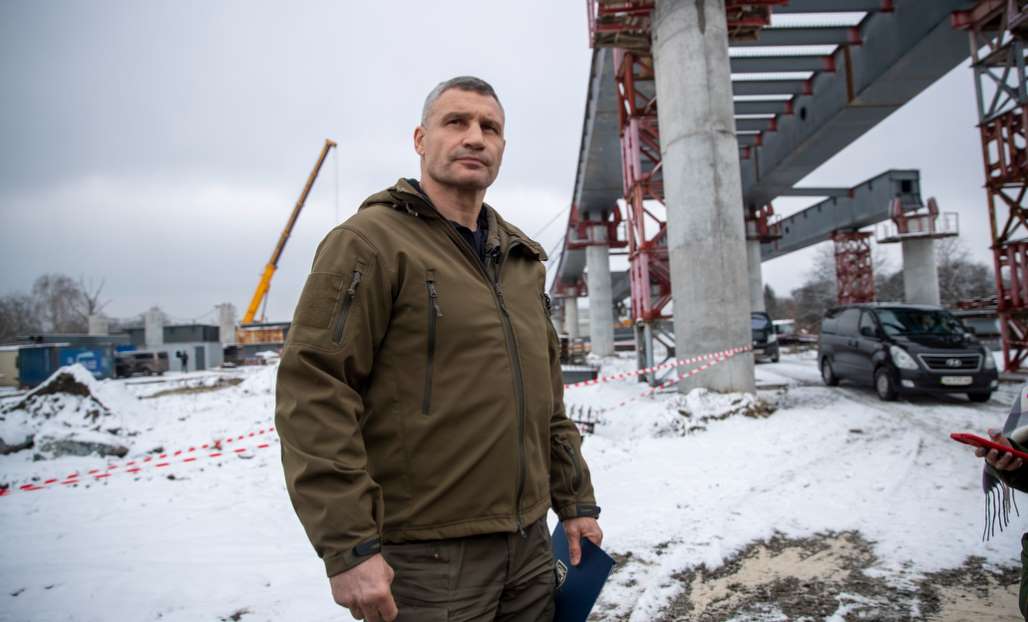 Виталий Кличко открыл движение по Подольско-Воскресенскому мостовому переходу. Сейчас по нему будут ездить пассажирские автобусы, спецтранспорт и авто экстренных служб