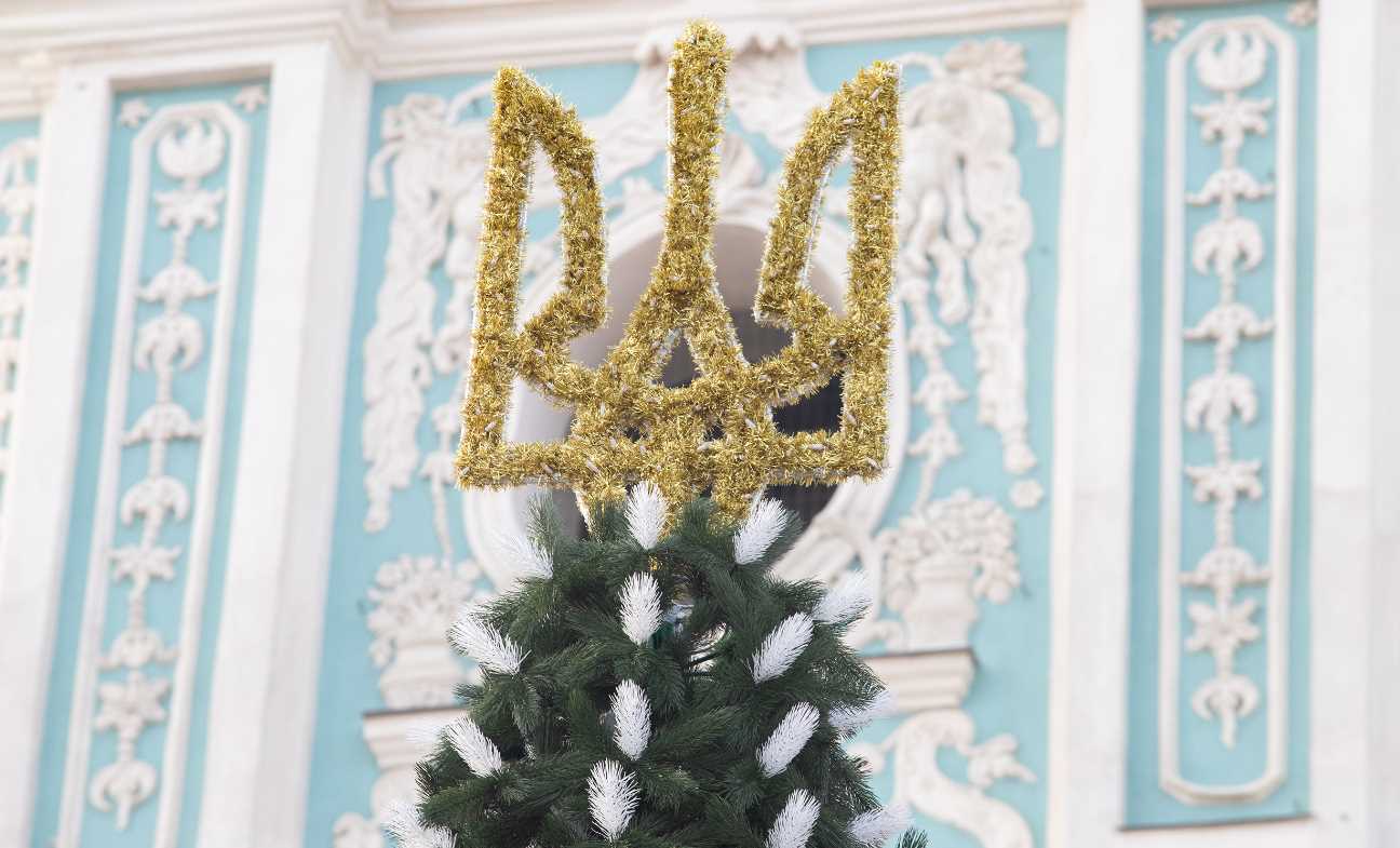 В День святого Николая на Софийской площади столицы традиционно зажгли огни на главной елке страны