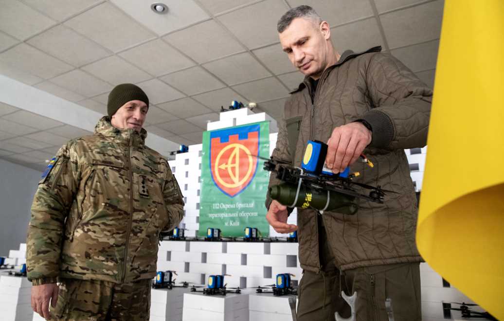 За средства, которые выделил город, 112 бригада ТрО Киева в течение месяца приобрела 1500 ударных FPV-дронов и 200 квардрокоптеров Mavic