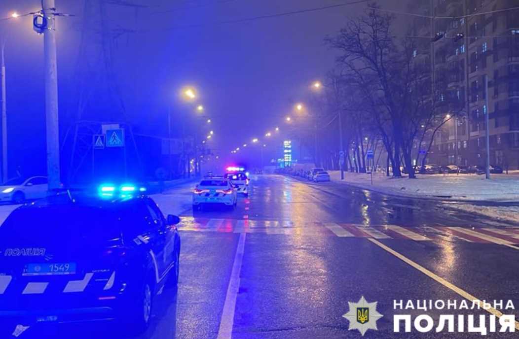 В Киеве полицейские задержали нетрезвого водителя, который сбил женщину и скрылся с места ДТП