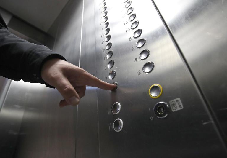 Аварийные лифты ремонтируют в городе под Киевом