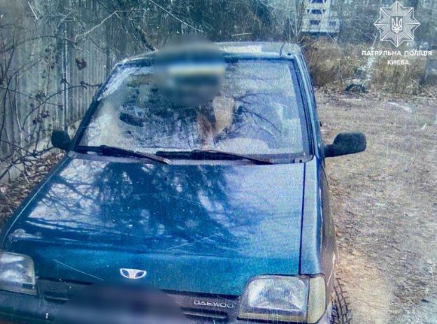 Сидел сутки в машине: в Киеве пенсионер едва не замерз в собственном авто