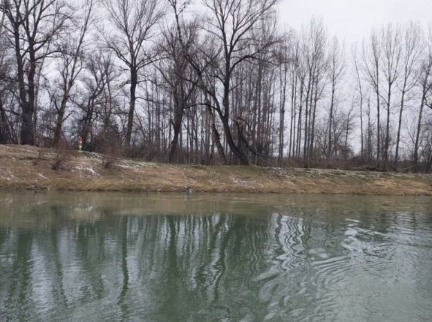 Хотел переплыть реку: киевлянин едва не погиб, пытаясь перебраться через границу