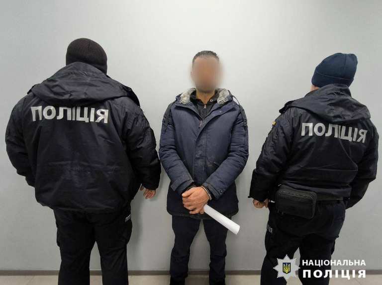 Житель Киевской области из-за денег напал с ножом на знакомого