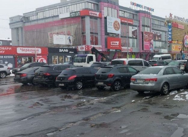 У Києві напали на інспектора з паркування