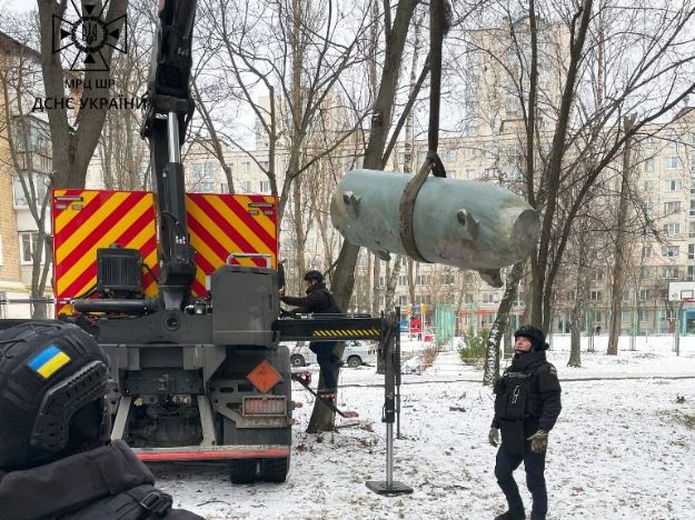Утренний удар по Киеву: в одном из районов нашли часть ракеты Х-101
