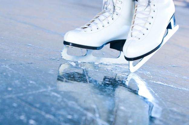 Житель Киевской области провалился под лед, катаясь на коньках по реке