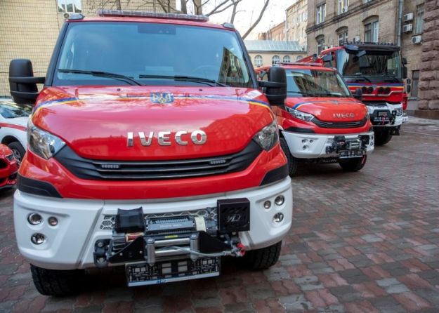 Києву передали нові машини для рятувальників