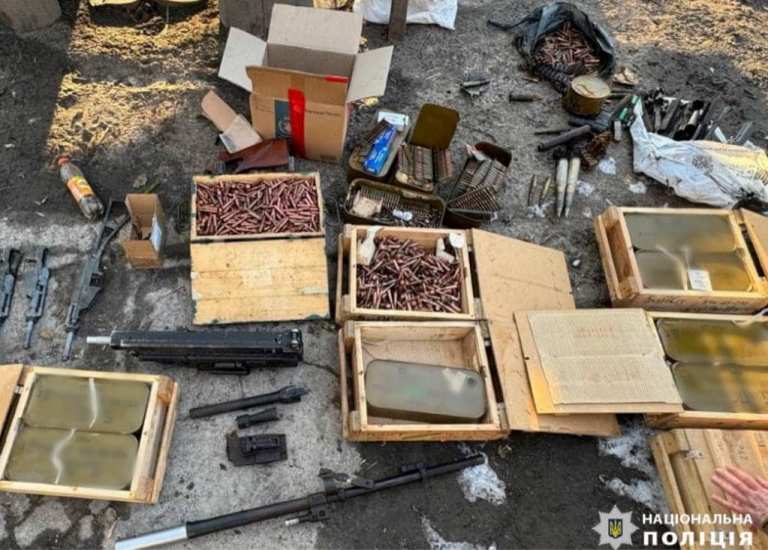 Пулемет, гранаты и взрыватели: житель Киевской области хранил дома арсенал