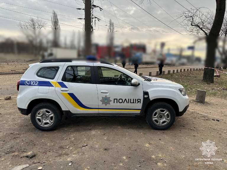 После ракетной атаки в Киеве полиция перекрыла улицу