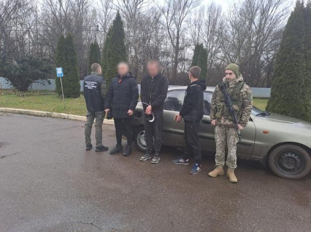 Хотел уплыть на матрасе: киевлянина поймали на границе в Венгрией