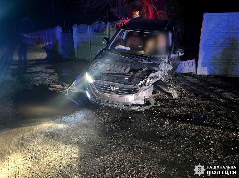 Під Києвом - смертельна ДТП: водій загинув, вилетівши на зустрічну смугу