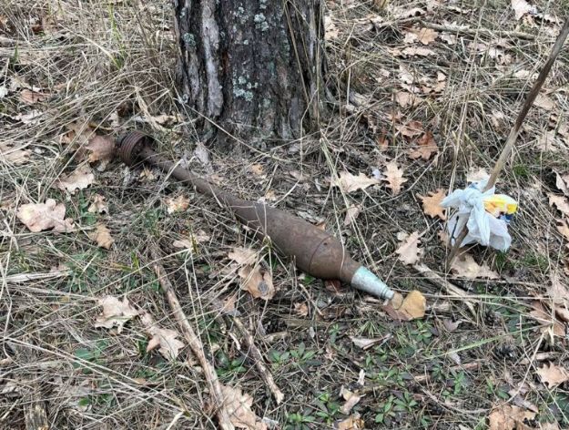 На детской площадке в Киеве нашли снаряд