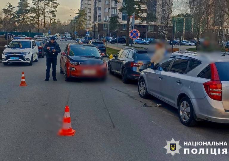 Біг із друзями через дорогу: у передмісті Києва збили дитину