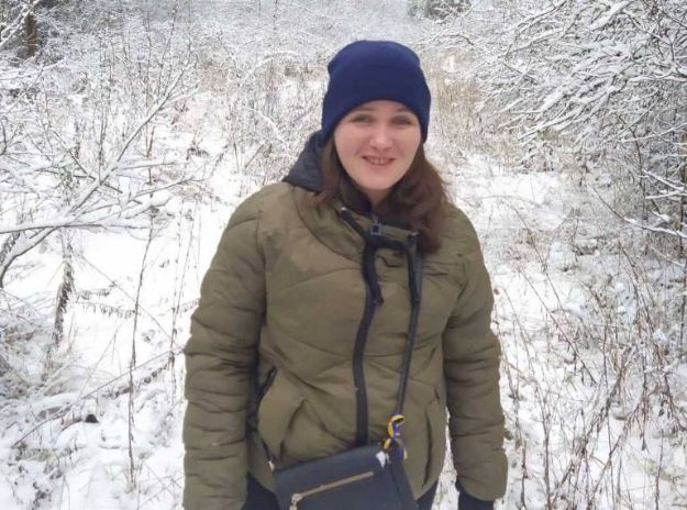 Пішла з лікарні та зникла: у Київській області розшукують молоду жінку