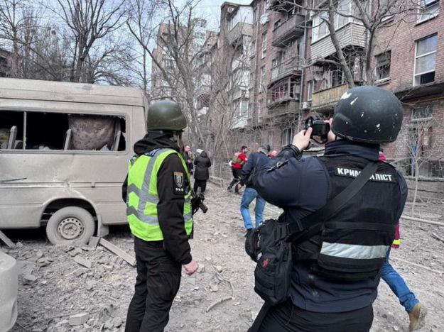 РФ ударила по Киеву баллистическими ракетами: повреждены дома, пострадали люди