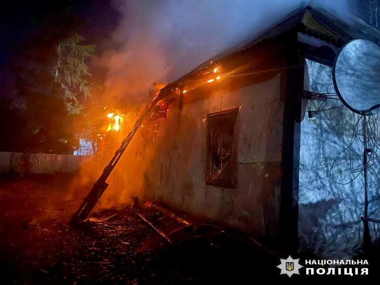 Вночі на Київщині у власному будинку згоріли мать с з малим сином